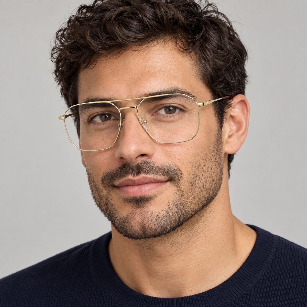 Jeffrey Or porté par un mannequin homme – simulation IA