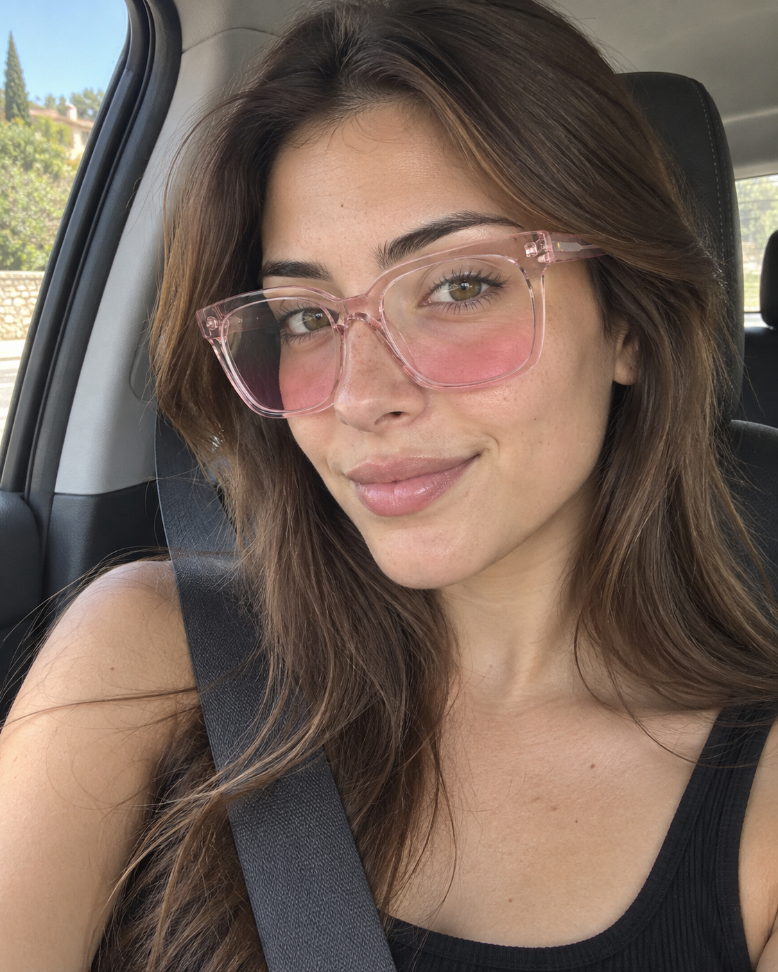 Blush Pink – Rose transparent – verres roses dégradés en voiture à l’arrêt, modèle virtuel